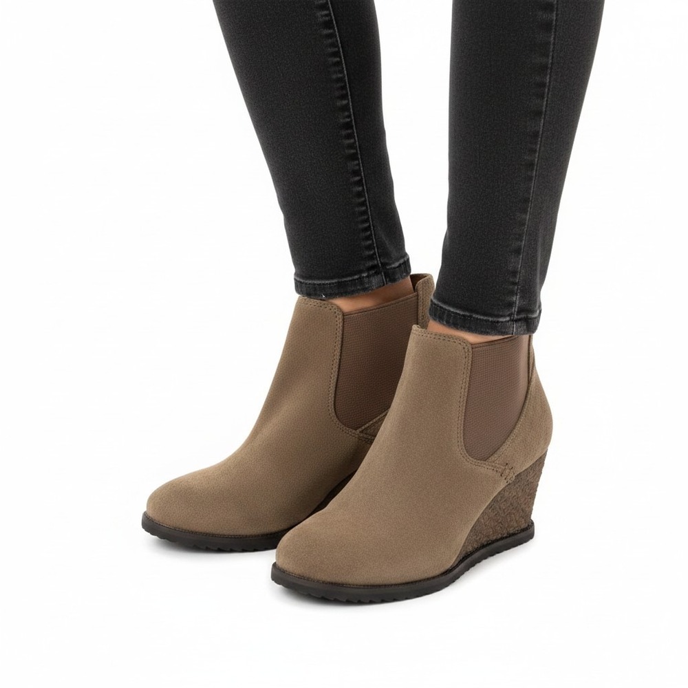 Trask Suede Wedge Ankle Booties Brown Elastic Goring Brazil - Size 6.5M